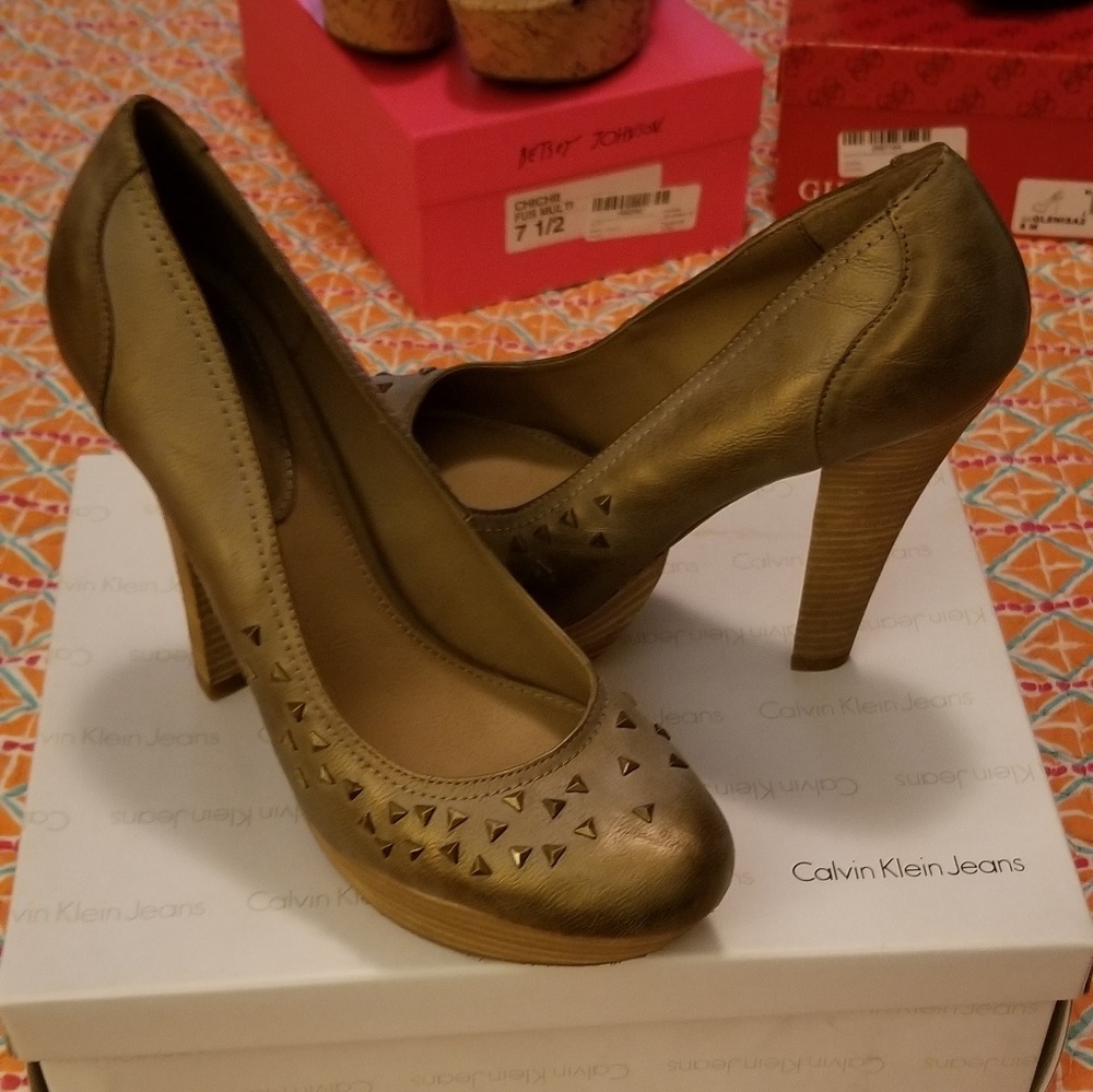 Shoes - Picture 3 of 3